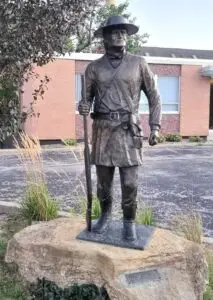 Call of the West statue in Independence, Missouri