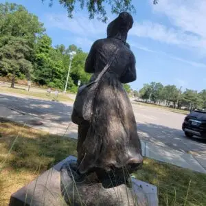 Pioneer Woman and Child statue in Independence, Missouri